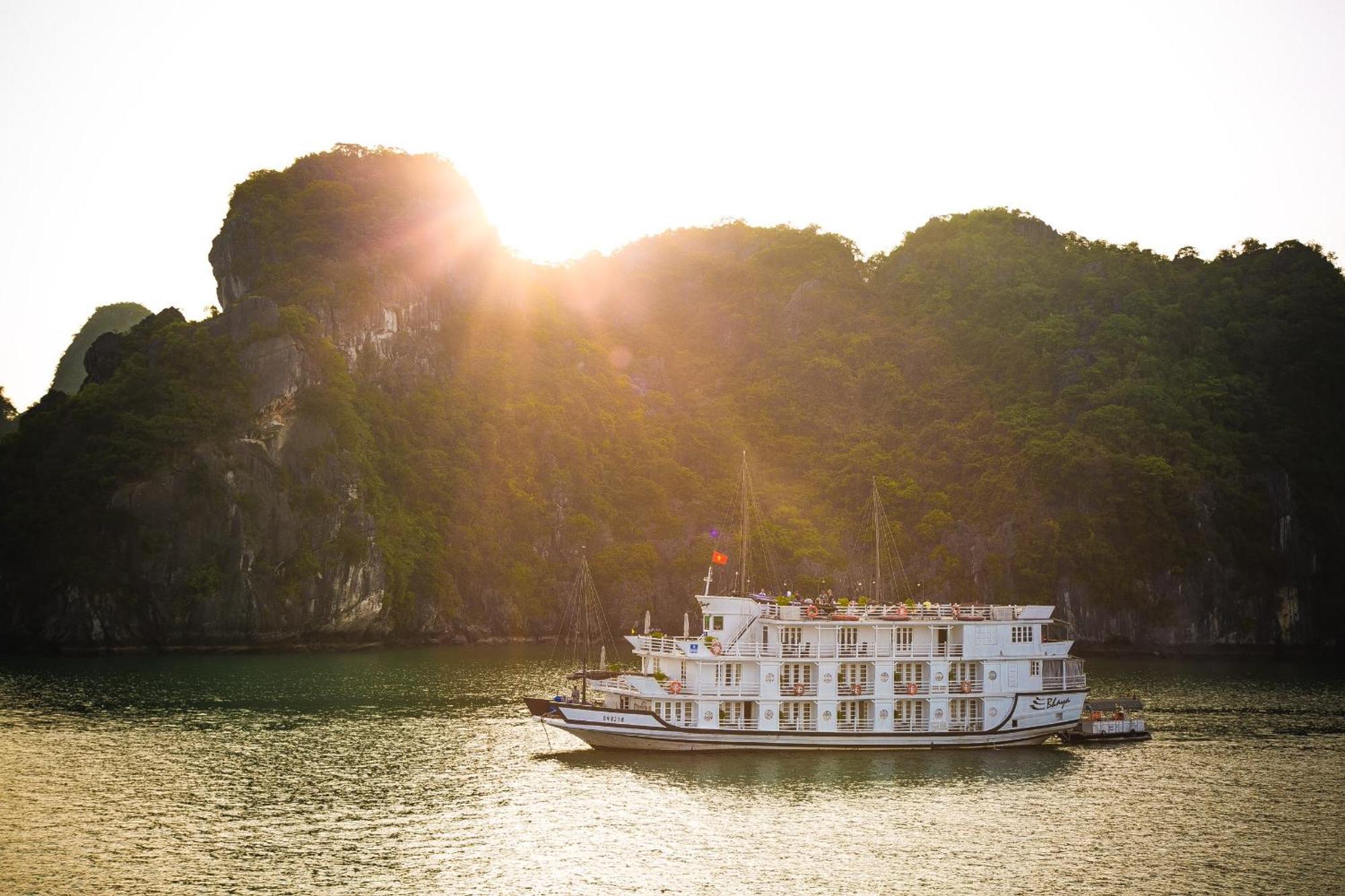 Le Journey Halong Bay Cruises Hotel Ha Long Exterior photo